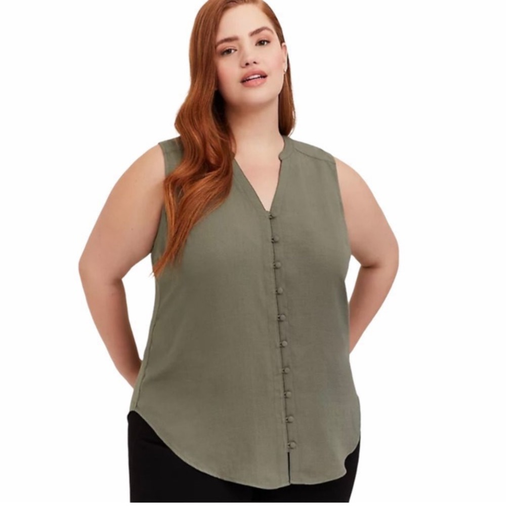 NWT Torrid Light Green Button Front Sleeveless Tunic   Size 2- (18)